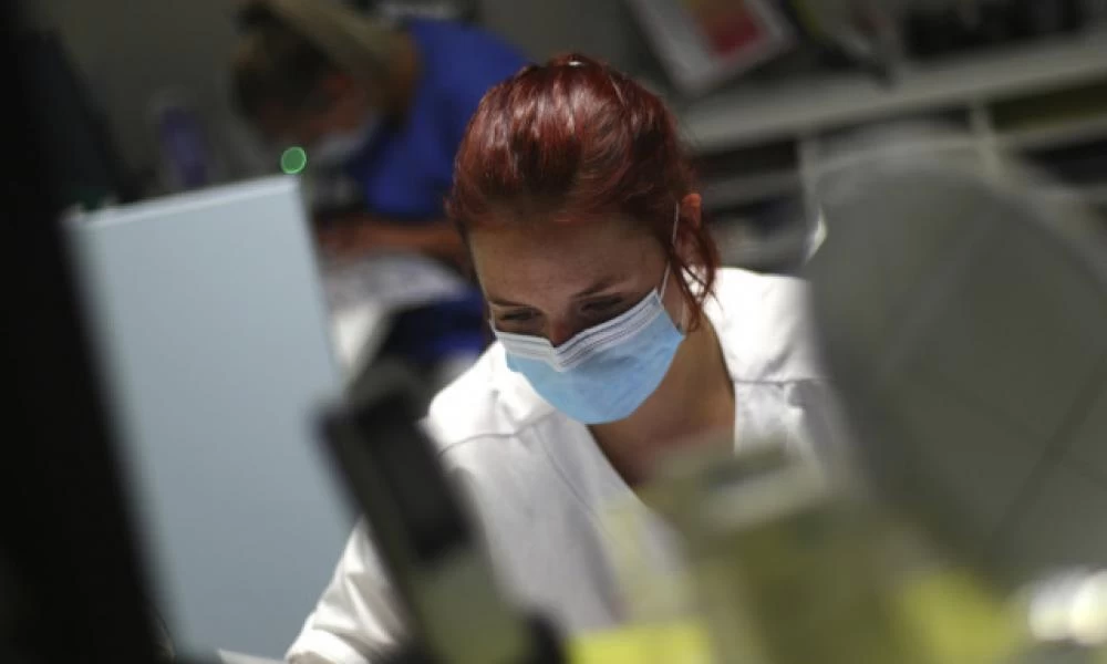 Κορονοϊός: Πόσο διαρκεί η καραντίνα ανάλογα με την ύπαρξη συμπτωμάτων ή μη- Τι ισχύει για βαριά νοσούντες